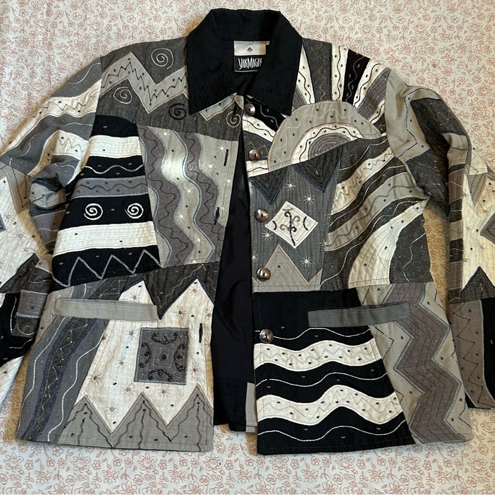 Yak Magic Vintage Style Patchwork Jacket in Black and Cream (M)